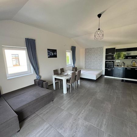 Apartman Byt 75M2 Klid Priroda Pro Rodinu Prag Exterior foto